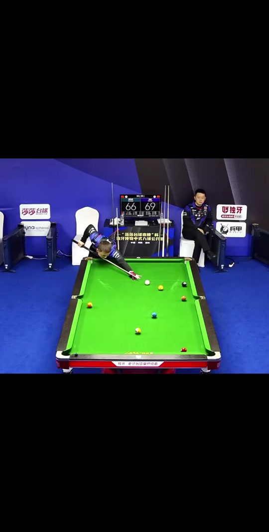 的铲断解围 的铲断解围