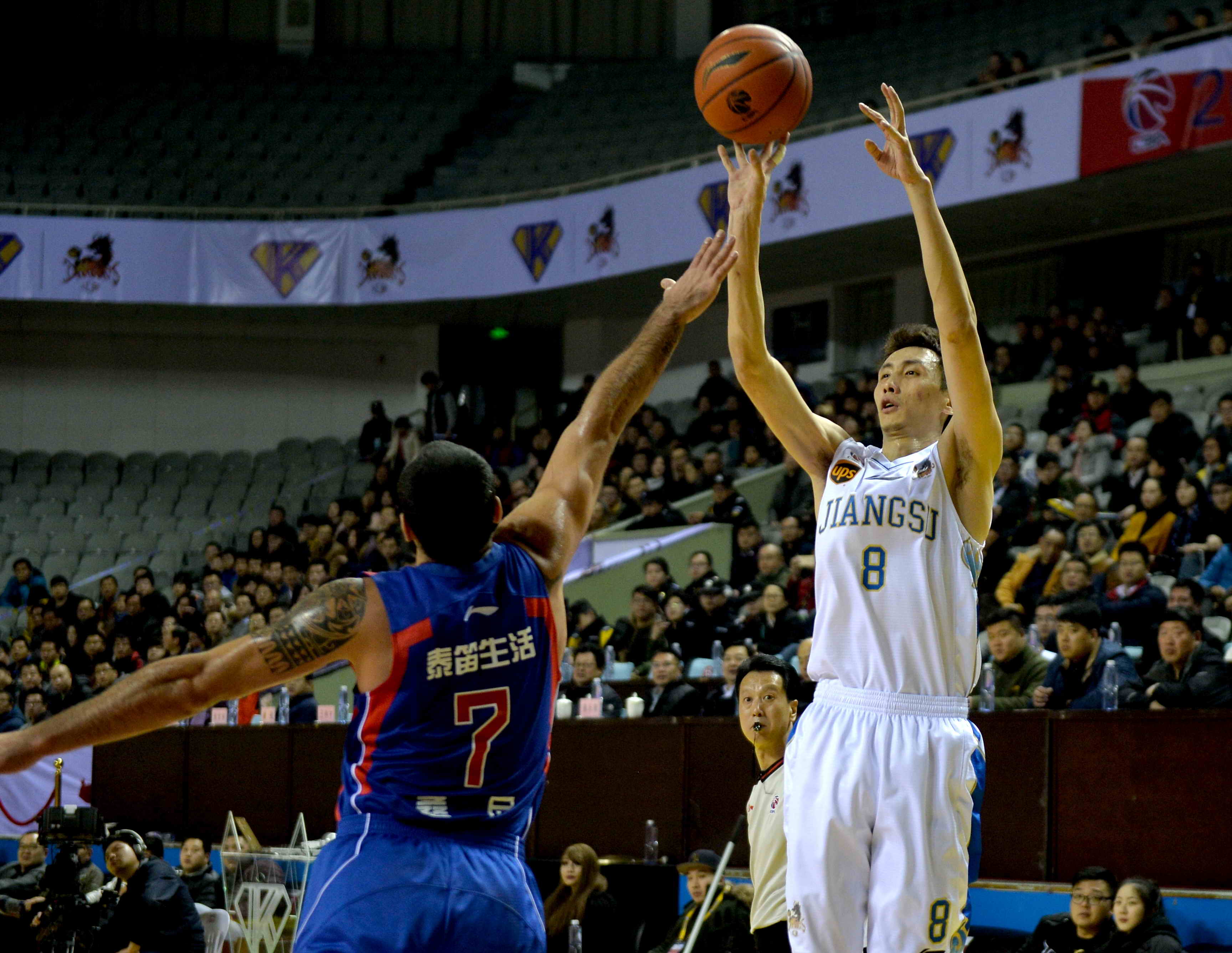 皮球应声入 皮球应声入